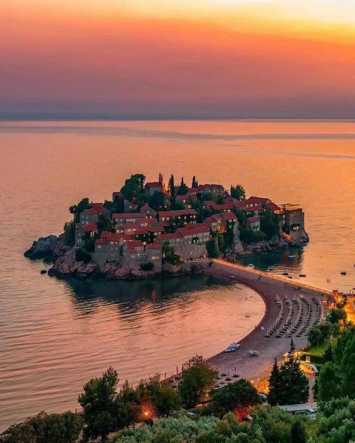 Sea View Two Bedroom Family Apartment With Pool - Sunset Ivanovici Bečići エクステリア 写真