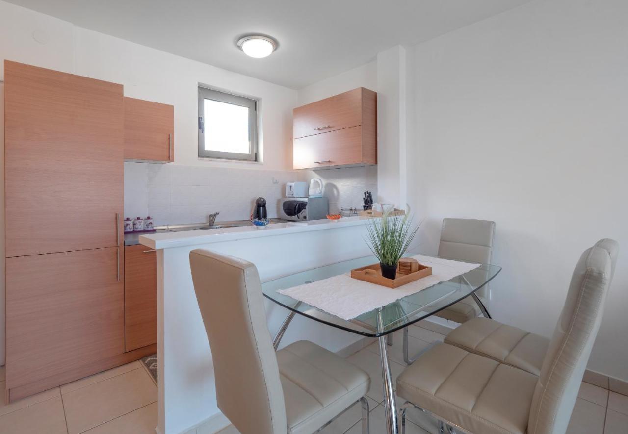 Sea View Two Bedroom Family Apartment With Pool - Sunset Ivanovici Bečići エクステリア 写真